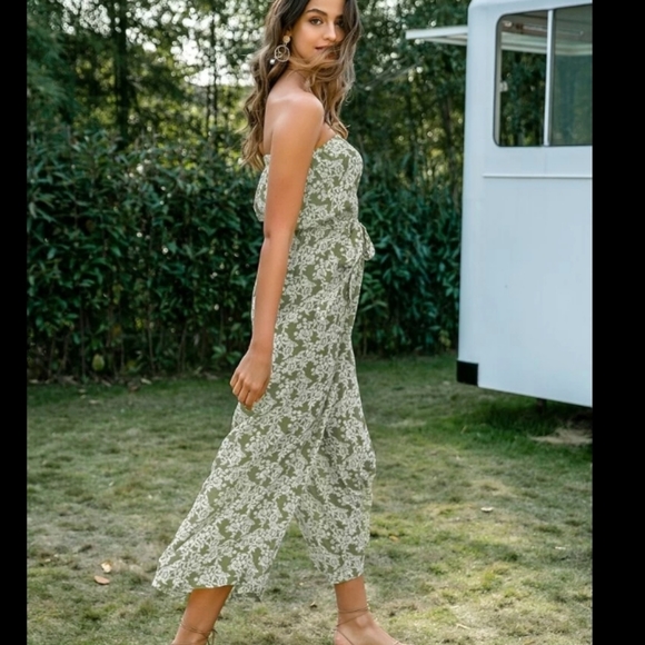 Green and White Floral Belted Tube Capri Jumpsuit - Picture 4 of 6